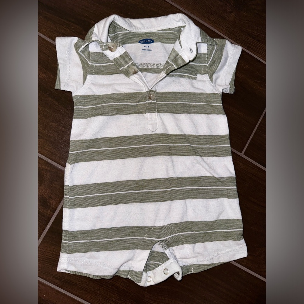 Old navy romper 0-3 months